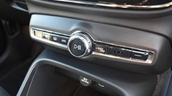 2025 (75) VOLVO XC40 2.0 B3P Plus Dark 5dr Auto 5820699