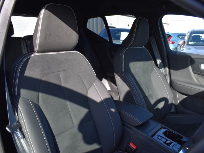 2025 (75) VOLVO XC40 2.0 B3P Plus Dark 5dr Auto 5820713