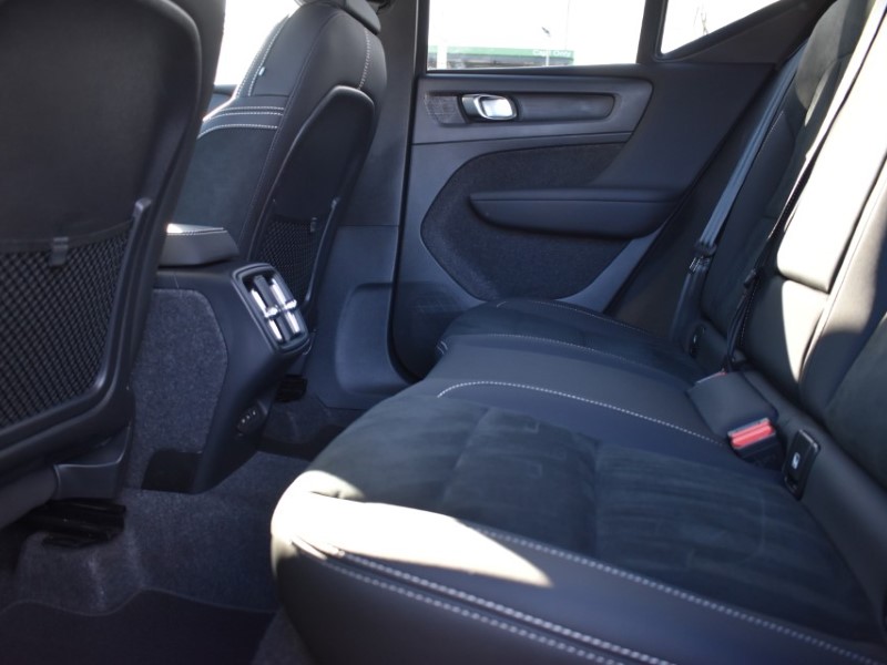 2025 (75) VOLVO XC40 2.0 B3P Plus Dark 5dr Auto 5820727