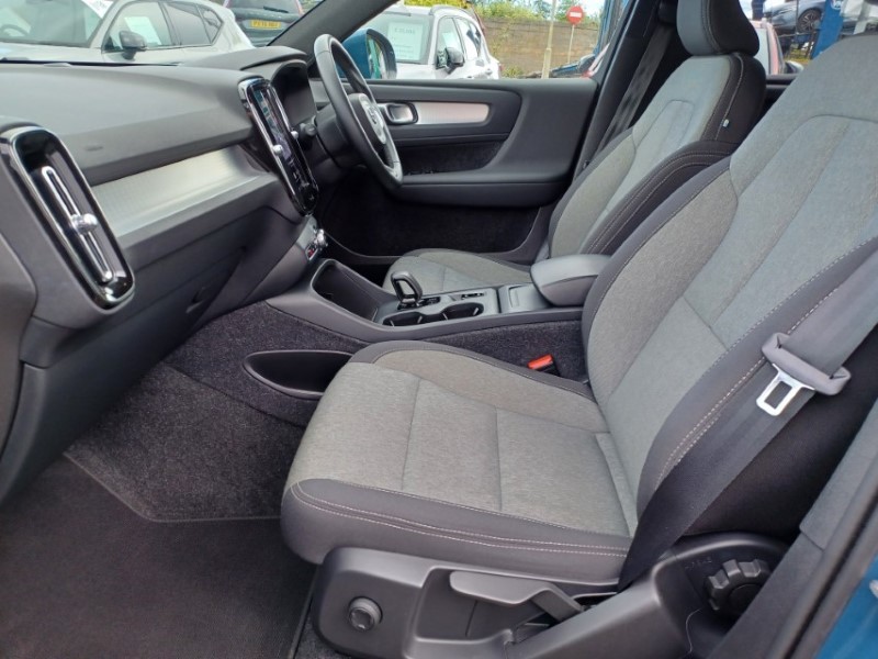 2024 (74) VOLVO XC40 2.0 B3P Core 5dr Auto 5819127