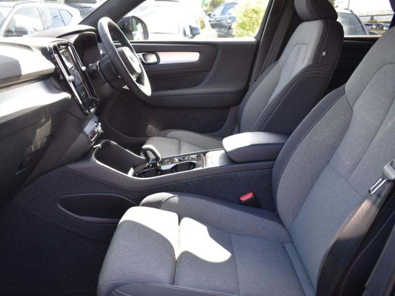 2023 (73) VOLVO XC40 2.0 B4P Plus Dark 5dr Auto 5817500