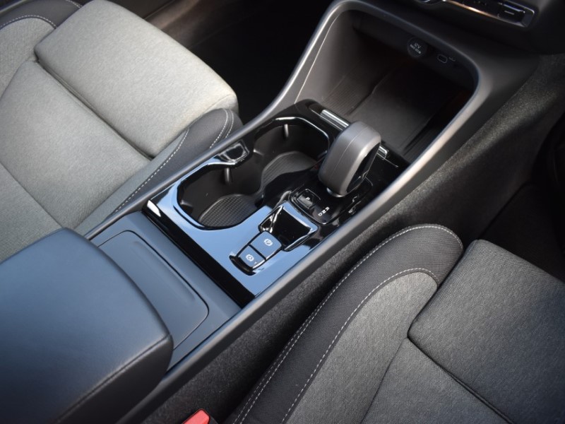 2023 (73) VOLVO XC40 2.0 B4P Plus Dark 5dr Auto 5817474