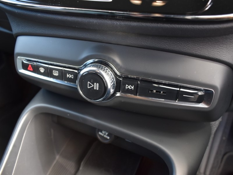 2023 (73) VOLVO XC40 2.0 B4P Plus Dark 5dr Auto 5817473
