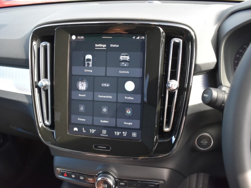 2023 (73) VOLVO XC40 2.0 B4P Plus Dark 5dr Auto 5817476