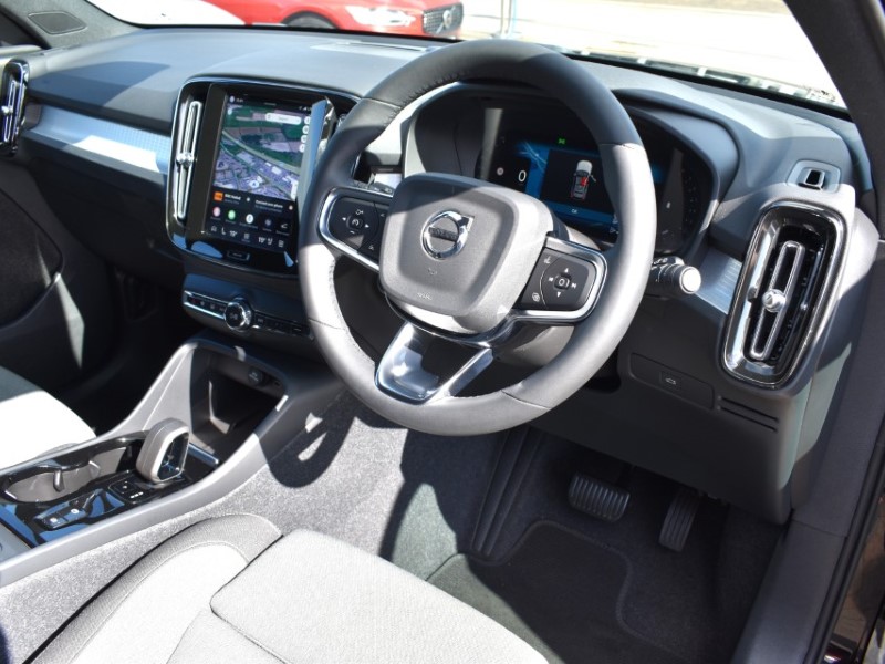 2023 (73) VOLVO XC40 2.0 B4P Plus Dark 5dr Auto 5817486