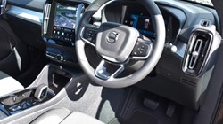 2023 (73) VOLVO XC40 2.0 B4P Plus Dark 5dr Auto 5817486