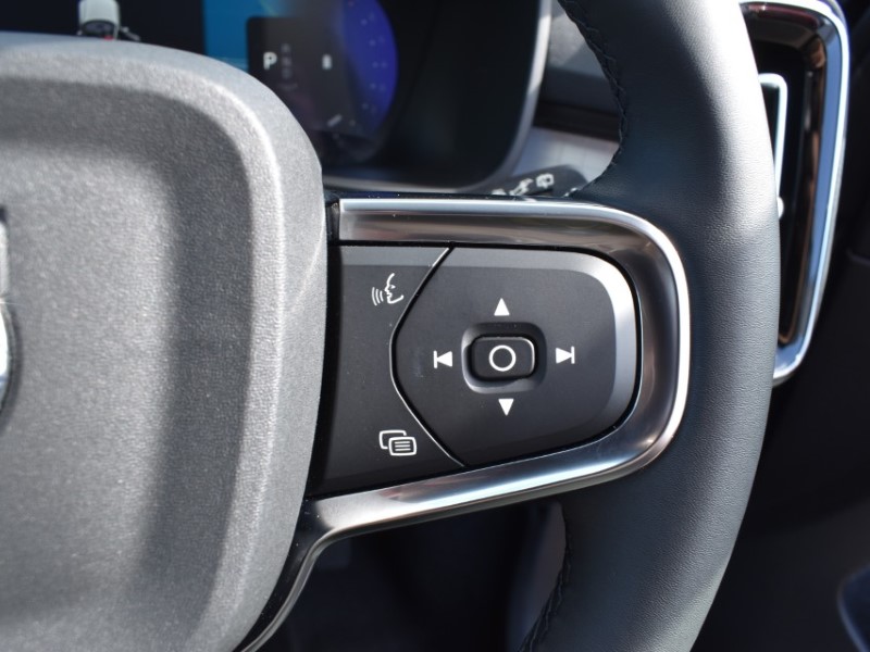 2023 (73) VOLVO XC40 2.0 B4P Plus Dark 5dr Auto 5817472