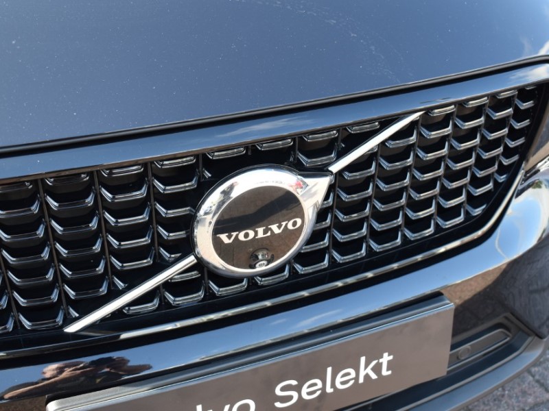 2023 (73) VOLVO XC40 2.0 B4P Plus Dark 5dr Auto 5817514