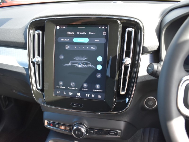 2023 (73) VOLVO XC40 2.0 B4P Plus Dark 5dr Auto 5817479