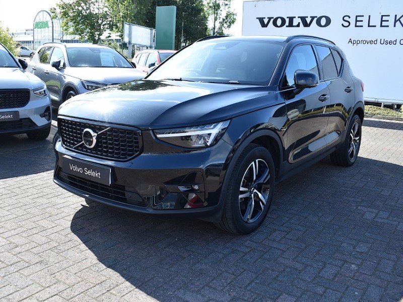 2023 (73) VOLVO XC40 2.0 B4P Plus Dark 5dr Auto 5817463