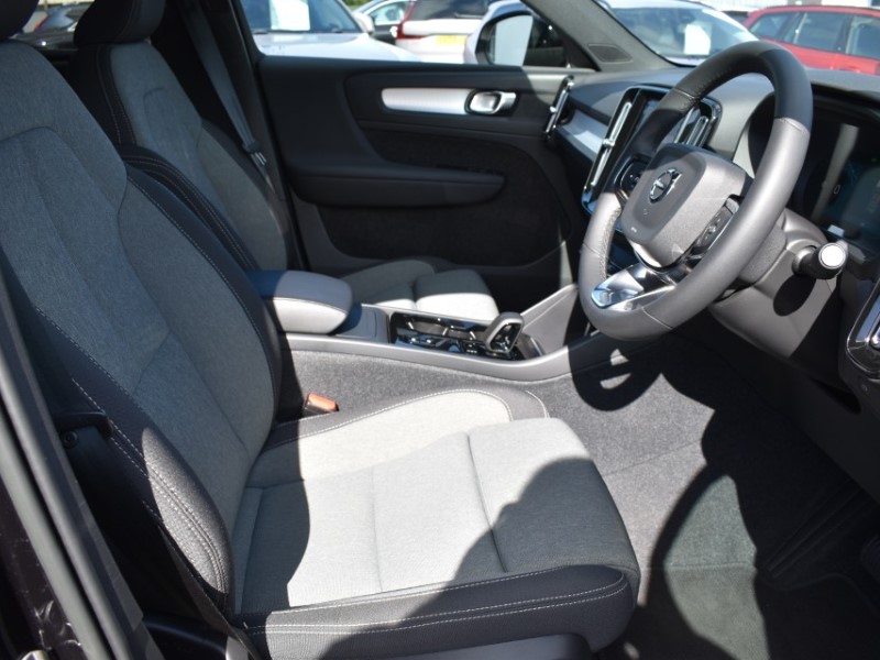 2023 (73) VOLVO XC40 2.0 B4P Plus Dark 5dr Auto 5817487