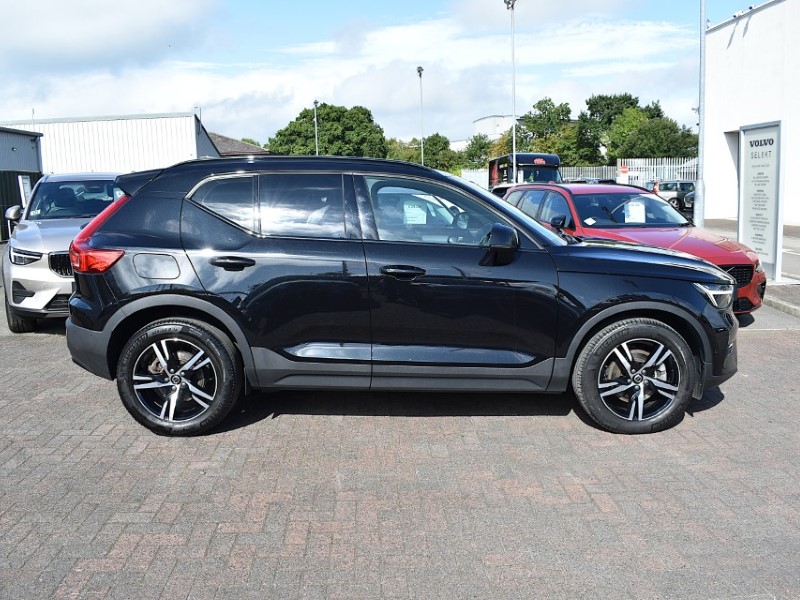 2023 (73) VOLVO XC40 2.0 B4P Plus Dark 5dr Auto 5817467