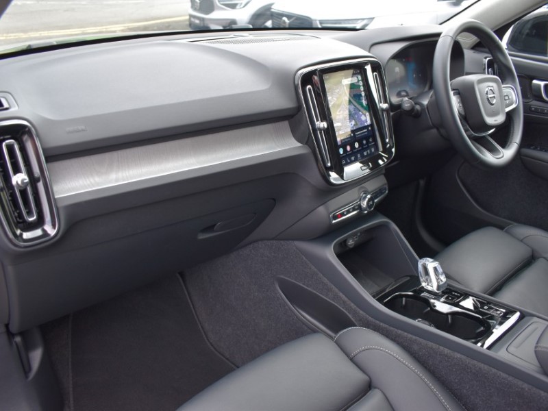 2026 (26) VOLVO XC40 2.0 B4P Ultra Dark 5dr Auto 5801025