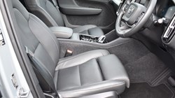 2026 (26) VOLVO XC40 2.0 B4P Ultra Dark 5dr Auto 5801013