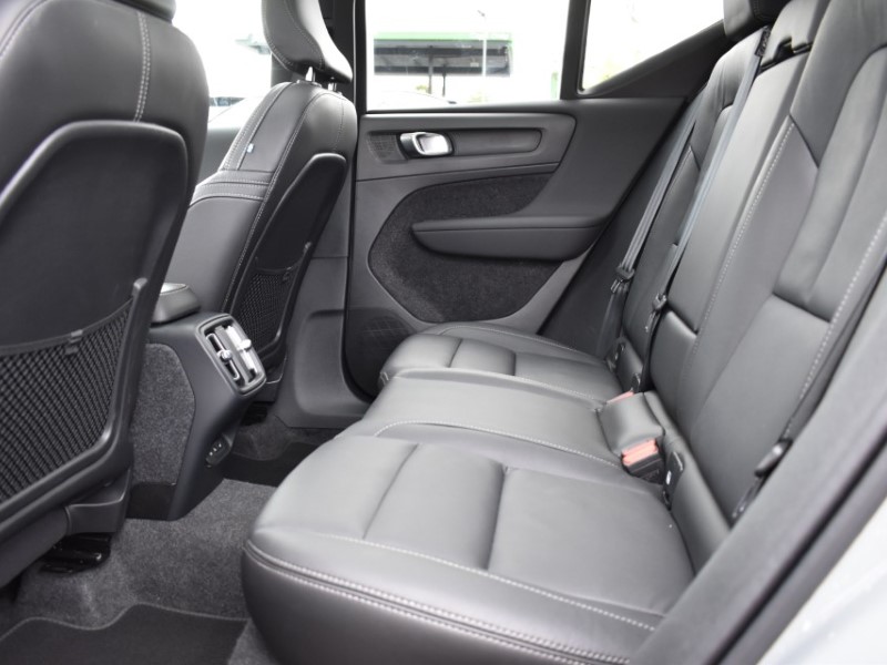 2026 (26) VOLVO XC40 2.0 B4P Ultra Dark 5dr Auto 5801030