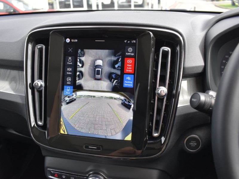 2026 (26) VOLVO XC40 2.0 B4P Ultra Dark 5dr Auto 5801008