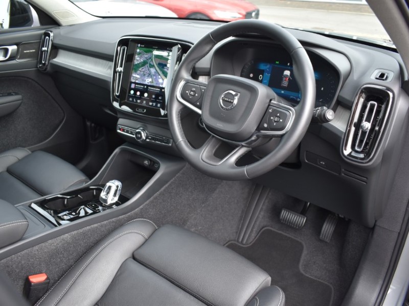 2026 (26) VOLVO XC40 2.0 B4P Ultra Dark 5dr Auto 5801009
