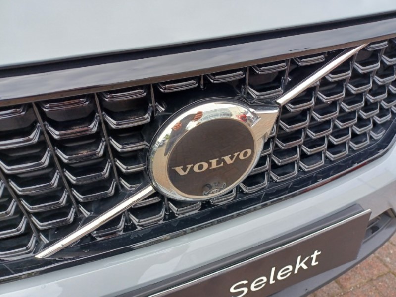 2026 (26) VOLVO XC40 2.0 B4P Ultra Dark 5dr Auto 5801043
