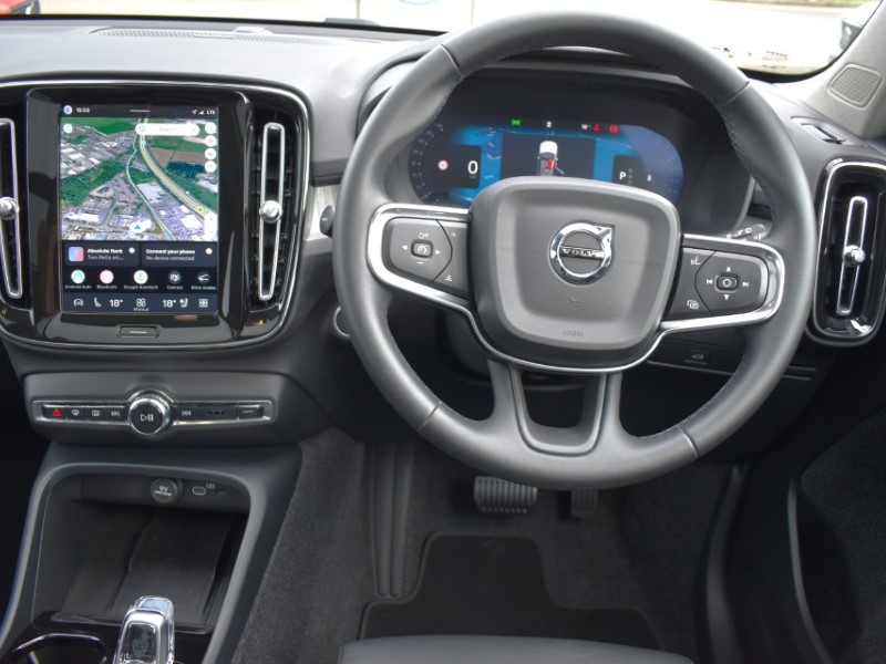 2026 (26) VOLVO XC40 2.0 B4P Ultra Dark 5dr Auto 5801019
