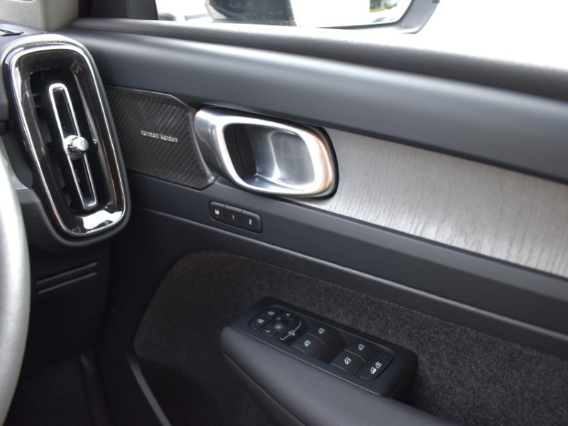 2026 (26) VOLVO XC40 2.0 B4P Ultra Dark 5dr Auto 5801007