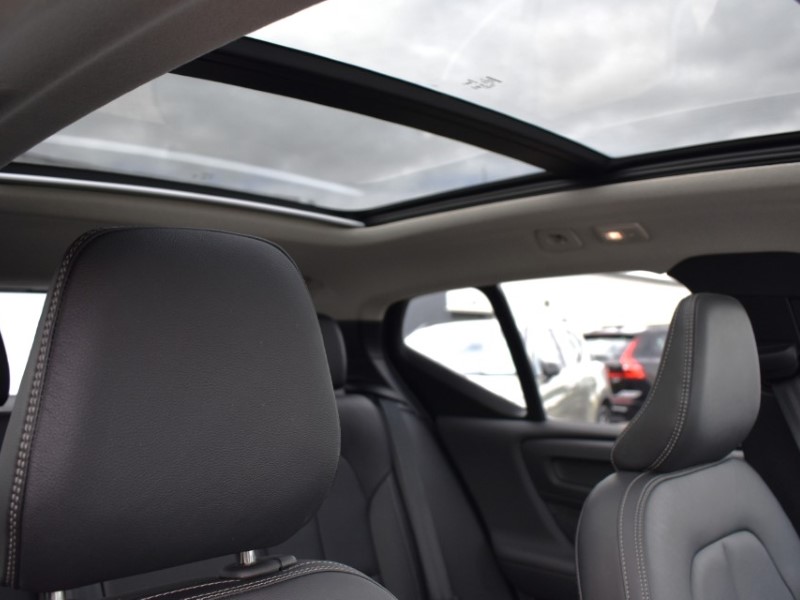 2026 (26) VOLVO XC40 2.0 B4P Ultra Dark 5dr Auto 5801014