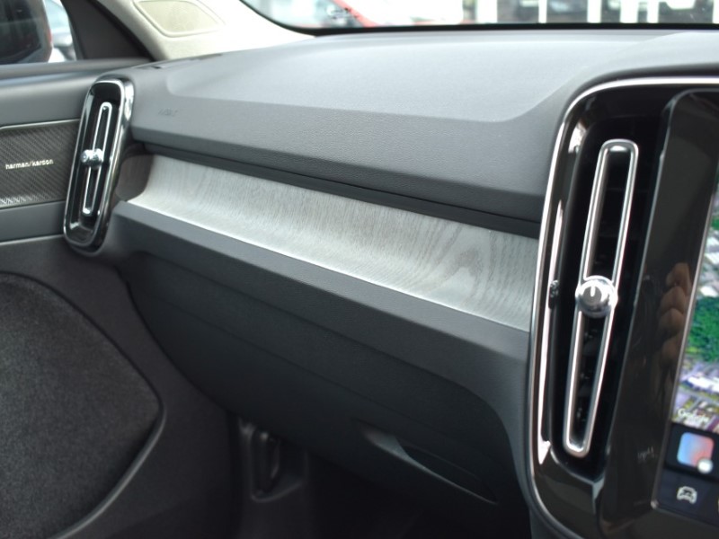 2026 (26) VOLVO XC40 2.0 B4P Ultra Dark 5dr Auto 5800996