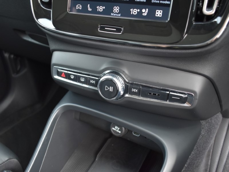 2026 (26) VOLVO XC40 2.0 B4P Ultra Dark 5dr Auto 5800998