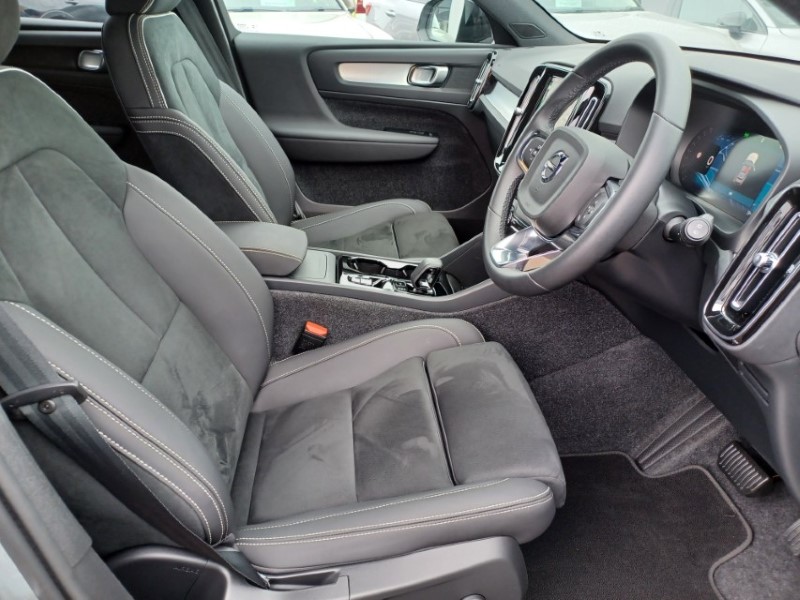 2025 (25) VOLVO XC40 2.0 B3P Plus Black Edition 5dr Auto 5805663