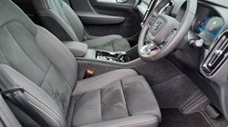 2025 (25) VOLVO XC40 2.0 B3P Plus Black Edition 5dr Auto 5805663