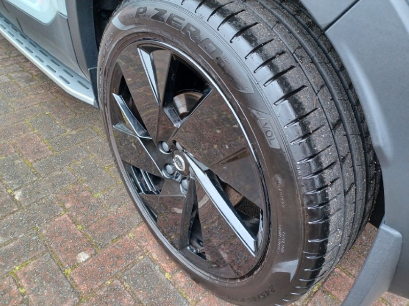 2025 (25) VOLVO XC40 2.0 B3P Plus Black Edition 5dr Auto 5805764