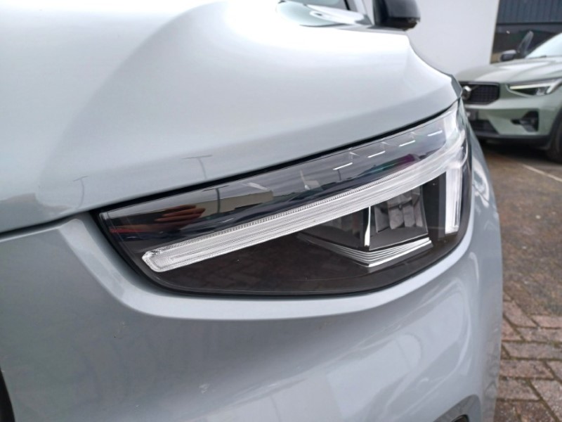 2025 (25) VOLVO XC40 2.0 B3P Plus Black Edition 5dr Auto 5805771