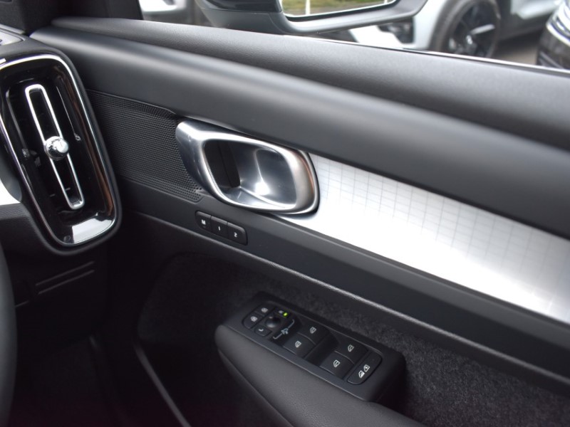 2025 (25) VOLVO XC40 2.0 B3P Plus Black Edition 5dr Auto 5805683