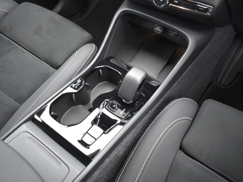 2025 (25) VOLVO XC40 2.0 B3P Plus Black Edition 5dr Auto 5805696