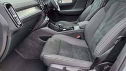 2025 (25) VOLVO XC40 2.0 B3P Plus Black Edition 5dr Auto 5805677