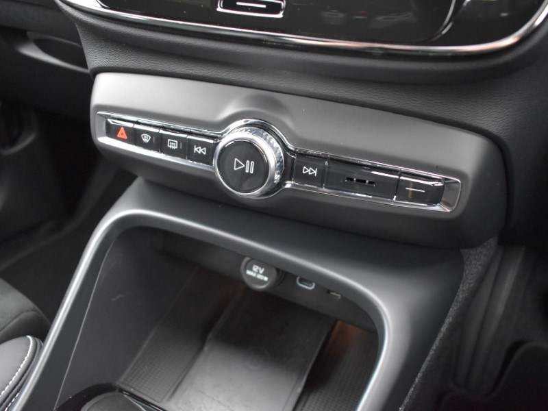 2025 (25) VOLVO XC40 2.0 B3P Plus Black Edition 5dr Auto 5805685