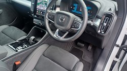 2025 (75) VOLVO XC40 2.0 B3P Plus Dark 5dr Auto 5837092