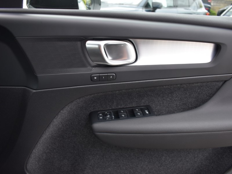 2025 (75) VOLVO XC40 2.0 B3P Plus Dark 5dr Auto 5837106