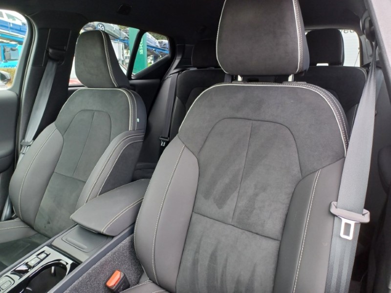 2025 (75) VOLVO XC40 2.0 B3P Plus Dark 5dr Auto 5837103