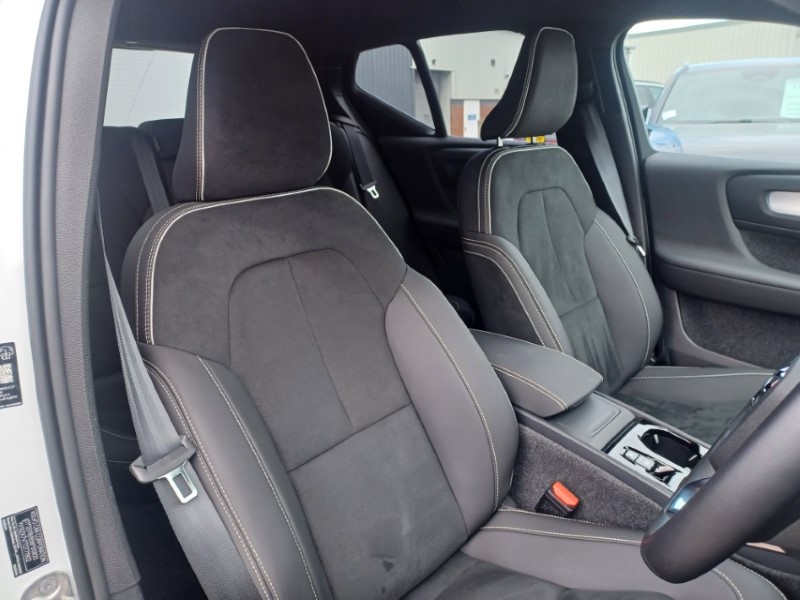 2025 (75) VOLVO XC40 2.0 B3P Plus Dark 5dr Auto 5837094