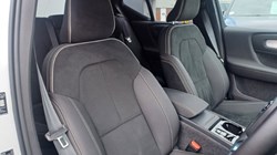 2025 (75) VOLVO XC40 2.0 B3P Plus Dark 5dr Auto 5837094