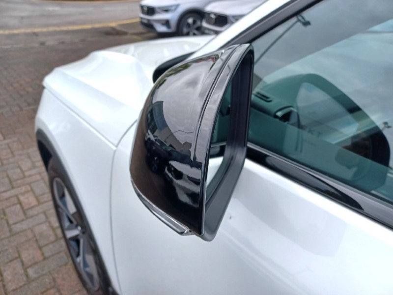 2025 (75) VOLVO XC40 2.0 B3P Plus Dark 5dr Auto 5837121