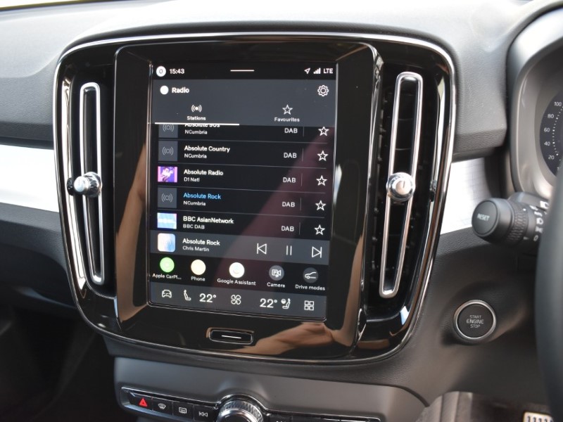 2025 (75) VOLVO XC40 2.0 B3P Plus Dark 5dr Auto 5837116