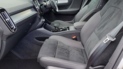 2025 (75) VOLVO XC40 2.0 B3P Plus Dark 5dr Auto 5837100