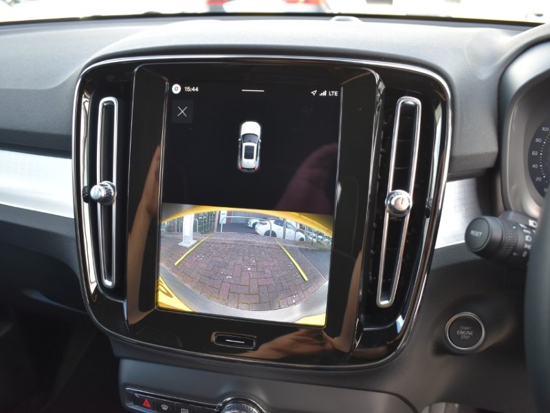2025 (75) VOLVO XC40 2.0 B3P Plus Dark 5dr Auto 5837119