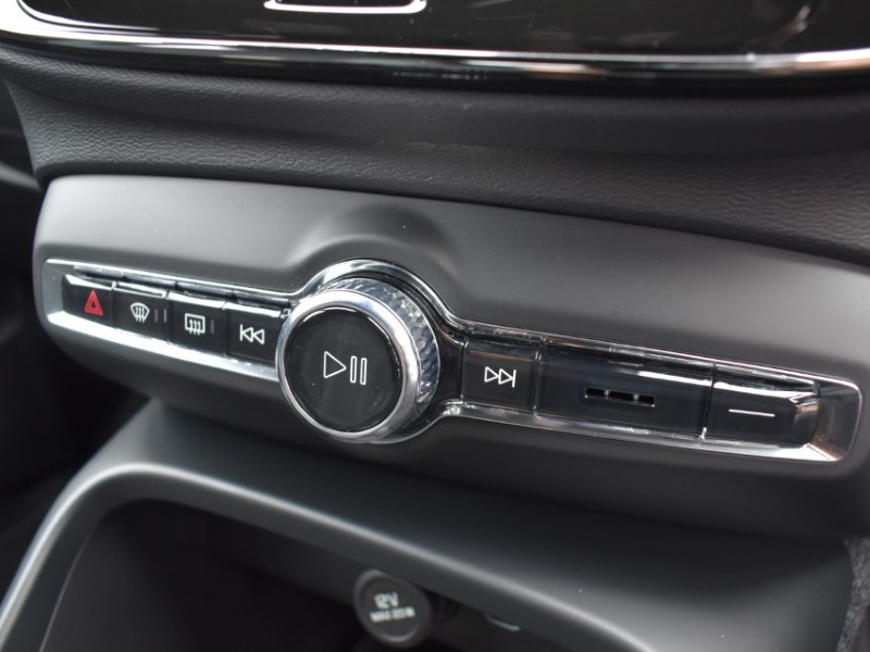 2025 (75) VOLVO XC40 2.0 B3P Plus Dark 5dr Auto 5837107