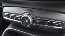 2025 (75) VOLVO XC40 2.0 B3P Plus Dark 5dr Auto 5837107
