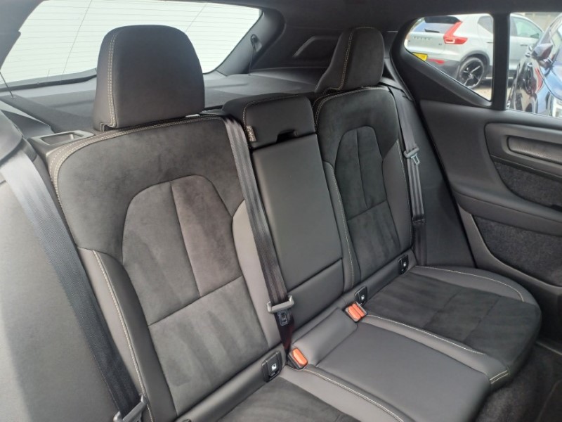 2025 (75) VOLVO XC40 2.0 B3P Plus Dark 5dr Auto 5837095