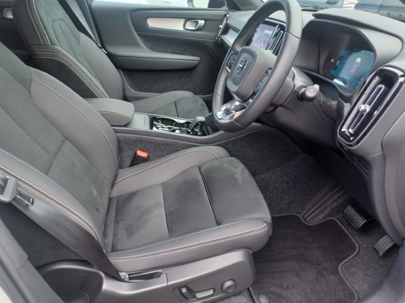 2025 (75) VOLVO XC40 2.0 B3P Plus Dark 5dr Auto 5837093