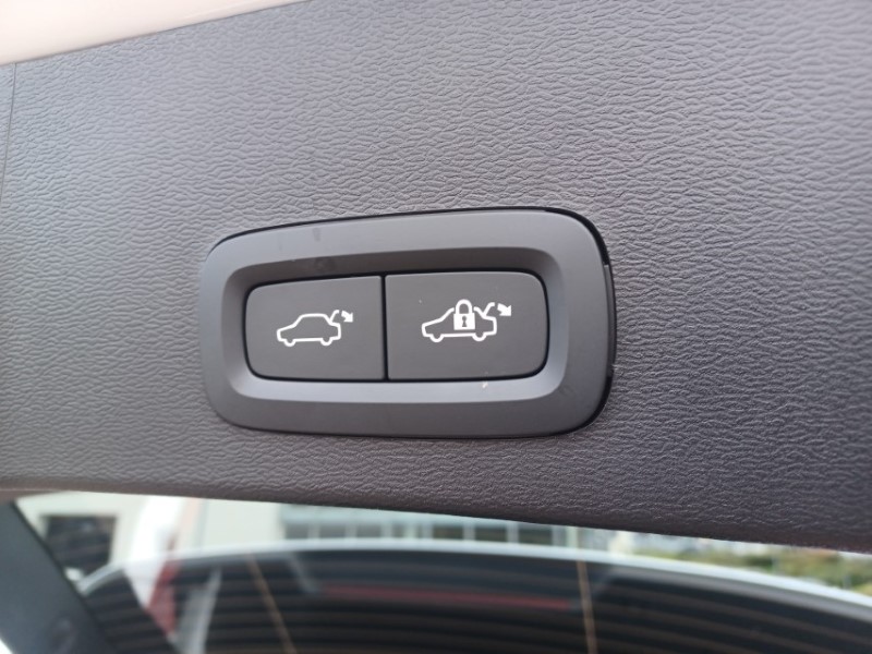 2025 (75) VOLVO XC40 2.0 B3P Plus Dark 5dr Auto 5837088