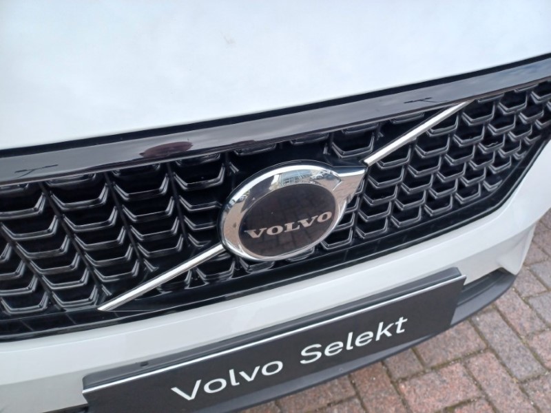 2025 (75) VOLVO XC40 2.0 B3P Plus Dark 5dr Auto 5837131